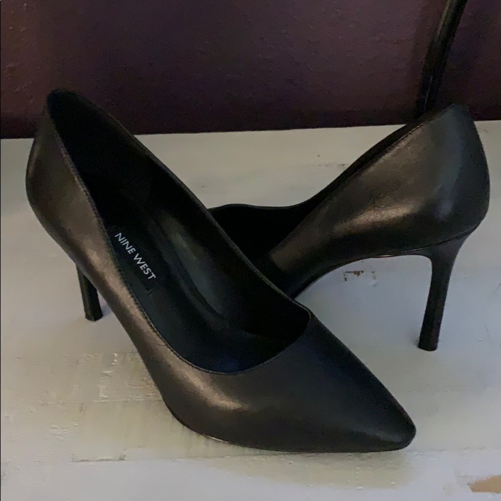 Nine West Black Pumps 7W